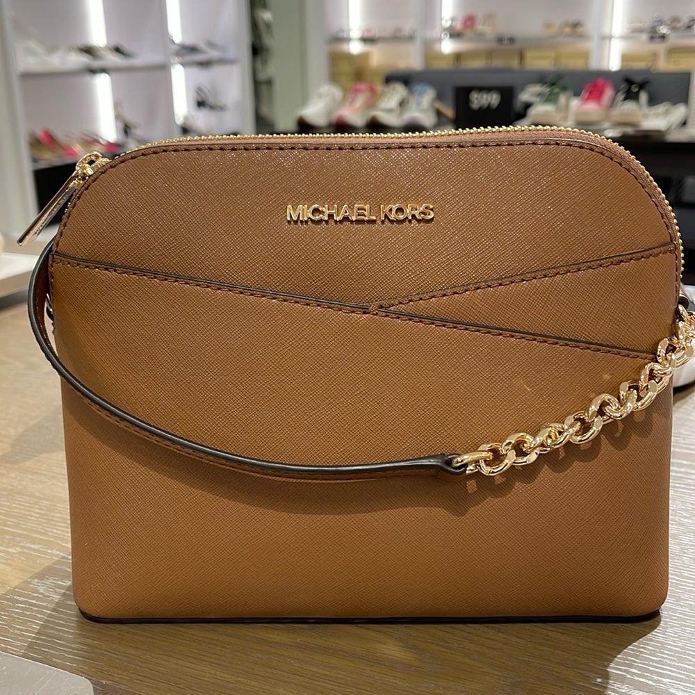 MICHAEL KORS 
Jet Set Travel Medium Dome Crossbody Bag XCROSS XBODY
Luggage 
NWT